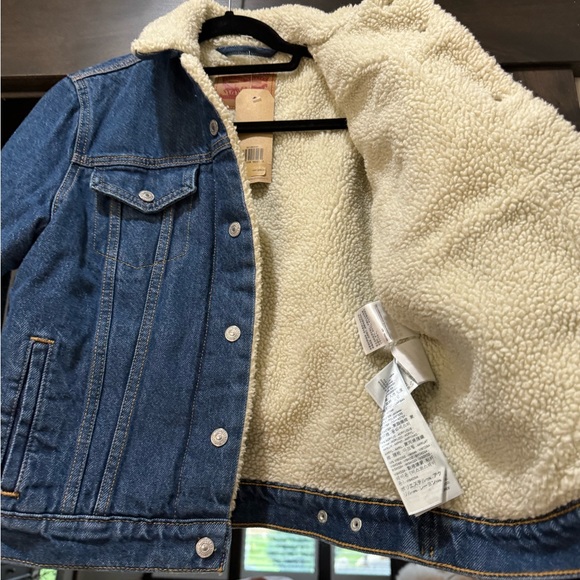Levi's original Sherpa trucker jacket size S so cute! New with tags - Picture 6 of 9